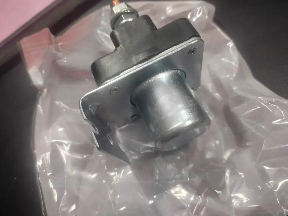 Cummins magnetic switch 3916302 / 5265270, part number 3916302