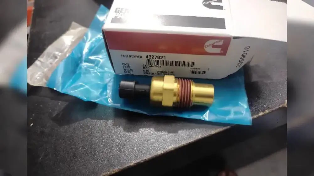 Cummins oil pressure sensor A028X493, part number A028X493