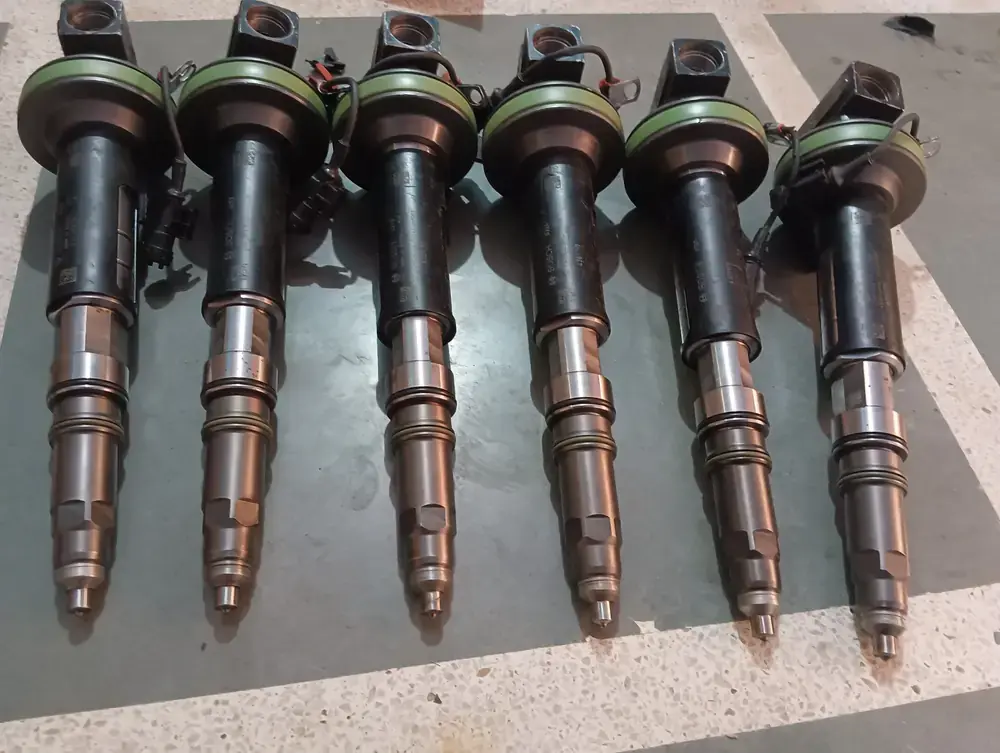 Cummins QSK19 / QSK30 / QSK38 injector, part number 4964171